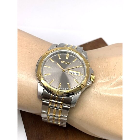 Seiko Men's Watch SUR356 Quartz Gray Dial Day Date Two Tone Stainless Steel 39mm - Picture 6 of 16